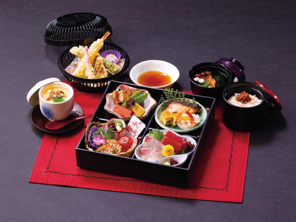 夏の松花堂弁当 つきみそう (要前日予約) | 寿司・割烹 甚八